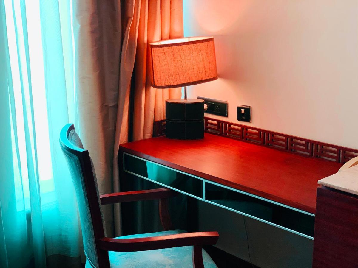 The Galgotias Hotel Gurugram Gurgaon Extérieur photo