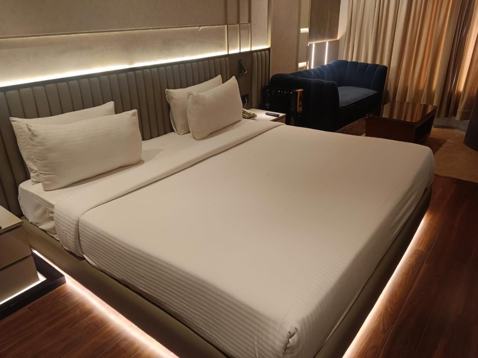 The Galgotias Hotel Gurugram Gurgaon Extérieur photo