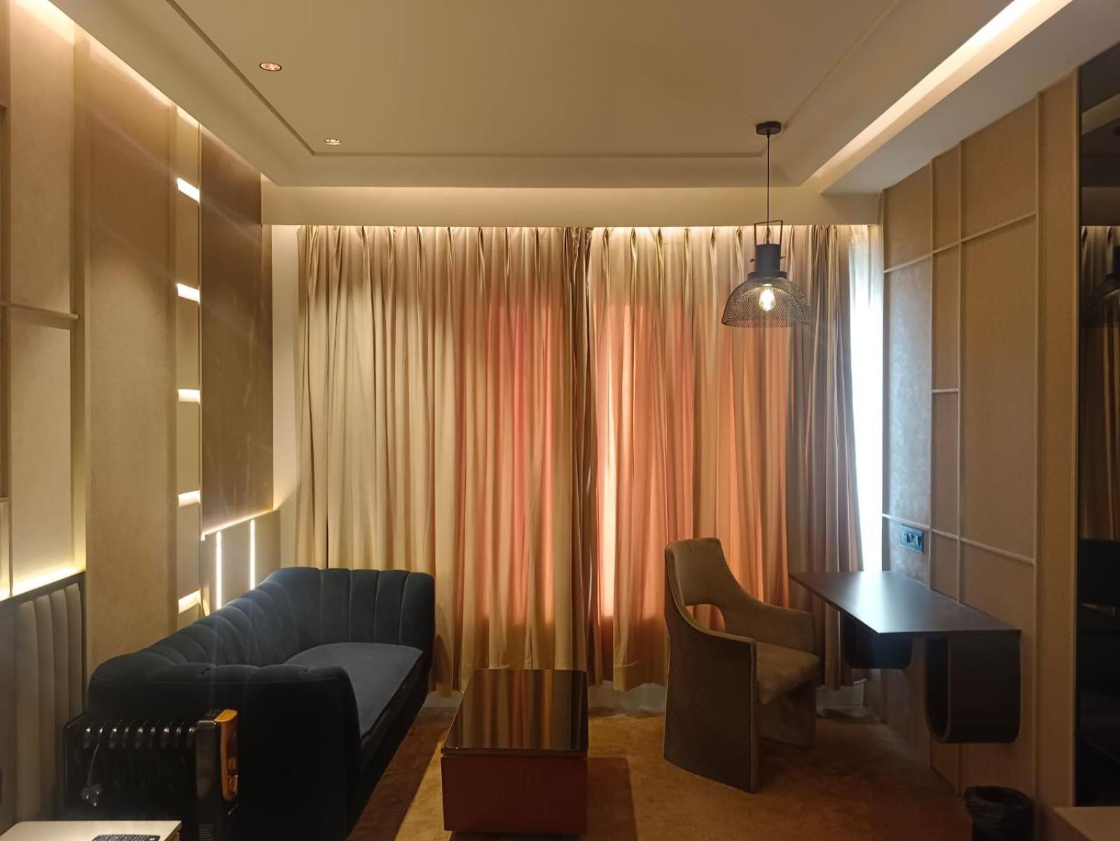 The Galgotias Hotel Gurugram Gurgaon Extérieur photo