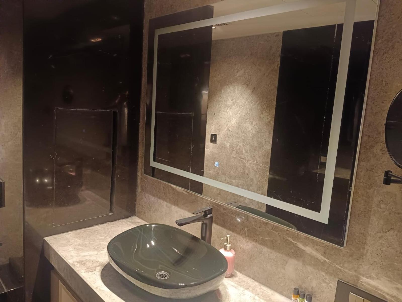 The Galgotias Hotel Gurugram Gurgaon Extérieur photo