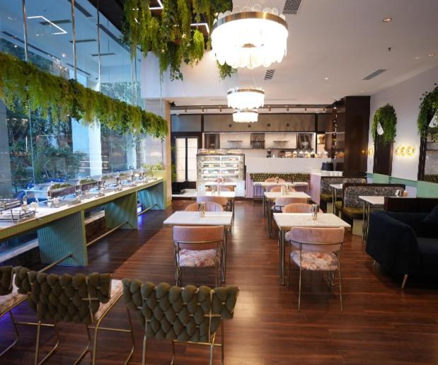 The Galgotias Hotel Gurugram Gurgaon Extérieur photo